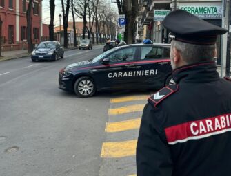Reggio. Espulso dall’Italia tenta di scippare una donna, fermato dai carabinieri