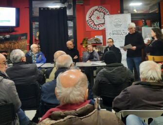 Reggio. Oltre 600 cittadini in Gardenia dicono no all’antenna: ascoltate le nostre ragioni