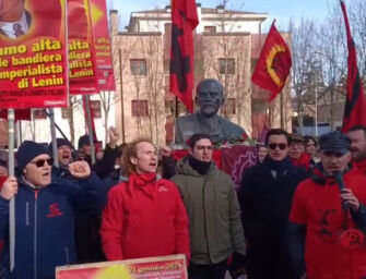 Mosca dimentica Lenin, ma Cavriago no