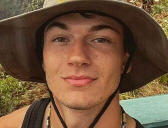 Ferito da squalo, 20enne torna in Italia per le cure