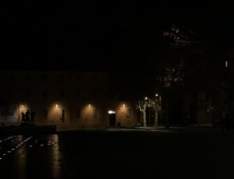 Due passi per la Reggio by-night, al buio in piazza della Vittoria