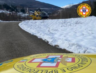 Ventasso. Cade sulle piste da sci e sbatte la faccia, arriva l’elisoccorso