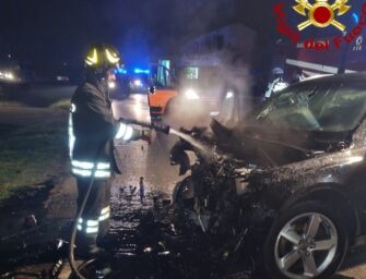 Carpi. Frontale tra due auto poi le fiamme. Un ferito trasportato con l’elisoccorso