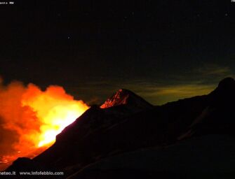 Reggio, vasto incendio sul monte Cusna a 1.800 metri di altitudine (video e foto)