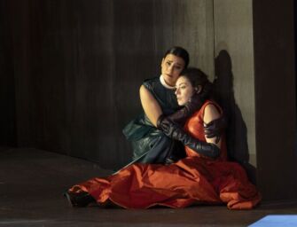 A teatro con Iren: Centri sociali reggiani ospiti per Anna Bolena al Valli