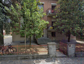 Sassuolo, sgomberata palazzina dove una coop ospitava profughi: era diventata regno del degrado