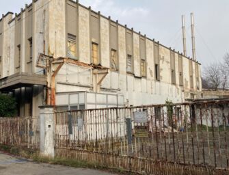 Ex salumificio Sise (in abbandono) di via Ventasso: “Il Comune non può espropriare” (video-foto)