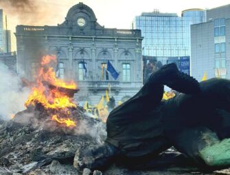 La protesta dei trattori mette Bruxelles a ferro e fuoco