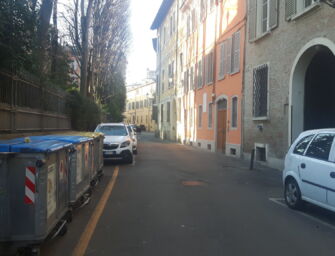 Reggio. Strage di finestrini di auto in via Fontanelli, denunciato 39enne