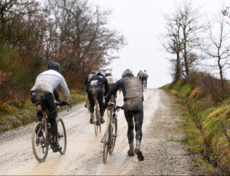 Reggio, caduta in bici e frattura al femore