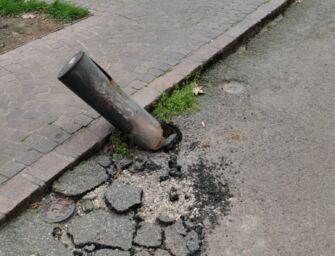 Segnalazione: pilone divelto via Guazzatoio