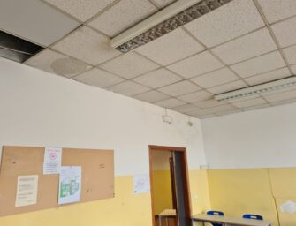 Reggio. Maltempo: caduti due pannelli al Secchi prima dell’inizio delle lezioni