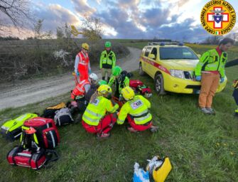 Castelnovo. Cade da cavallo, grave 55enne