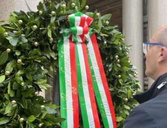 Reggio. Vittime del Covid, sindaco depone corona di fiori al Monumentale