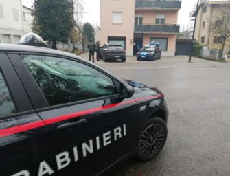 Quattro Castella. Chiedevano informazioni a donne anziane in auto per derubarle della borsa