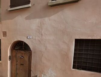 Reggio. Abusivi nelle casette di via Fontanelli, presto murati gli ingressi