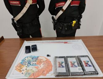 Tenta la fuga, in auto oltre 3 kg di coca