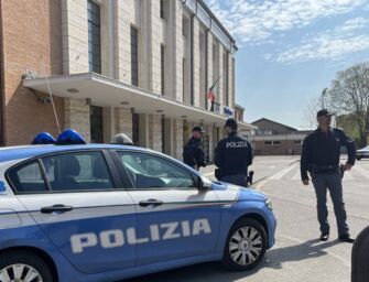 Reggio stazione: ragazzo aggredito dal branco, 10 giovani denunciati