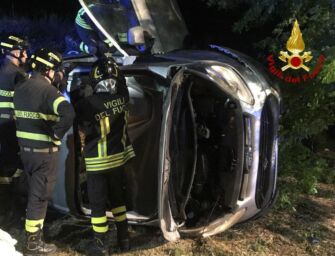 Soliera. Salta rotonda, si ribalta e muore