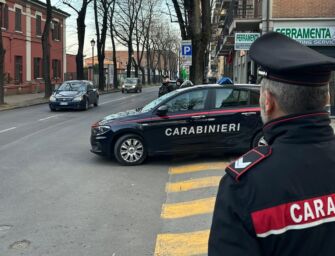 Reggio, zona stazione: lite in casa finisce con una coltellata