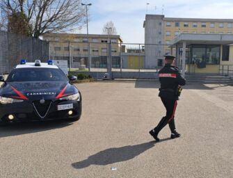 Casalgrande. Maltratta la compagna e viene denunciato; poi la tampona in auto: arrestato