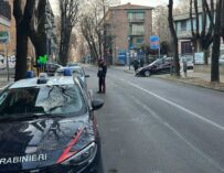 Reggio, fermato in zona stazione con un coltello e una lama metallica: denunciato