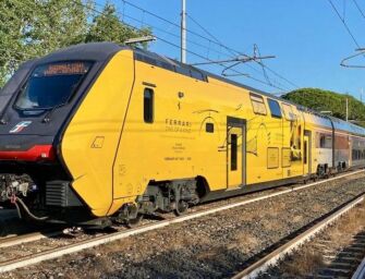 Ferrari One of a Kind, treno attraversa la via Emilia per celebrare il Cavallino