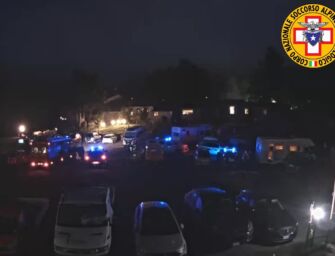 Marito e moglie dispersi la notte nei boschi