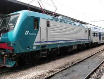 La circolazione dei treni è stata sospesa