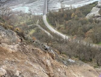 Una duna per arginare la frana sulla Sp 108 tra Castelnovo Monti e Villa Minozzo