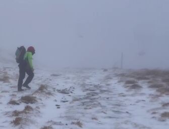 Febbio, 4 giovani nella bufera di vento (video)