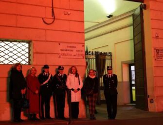 Giornate contro la violenza sulle donne, caserme reggiane in arancione