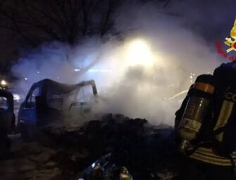 Reggio. Incendio doloso in piazzale Europa