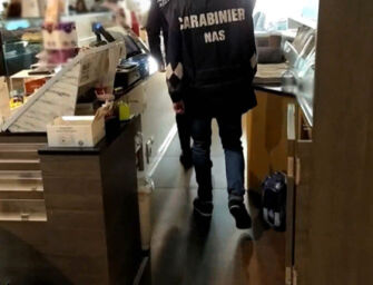 Nas nei bar: blatte, ragni e mozziconi