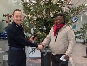 Modena. Trova portafoglio e lo restituisce