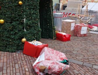 Vandali in piazza Spallanzani a Scandiano