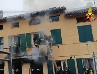 Fiamme e fumo in una casa di Poviglio: muore 90enne, ferita la moglie