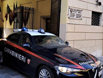 Reggio. Ruba dagli spogliatoi, poi manda in ospedale due carabinieri: arrestato