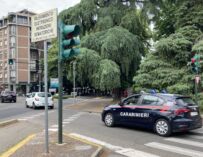 Reggio. Gira in bici in via Emilia con cocaina e marijuana in una busta appesa al manubrio: denunciato