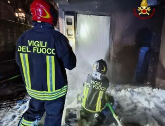 Reggio. Incendio nel locale tecnico di un condominio di via Turri: era un “dormitorio” di fortuna