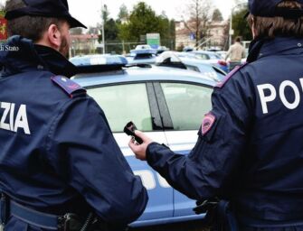 Sesso. Cerca di estorcere soldi al fratello per comprare la droga: arrestato