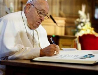 La Santa Sede: “Ictus cerebrale”. Reso pubblico il testamento del papa