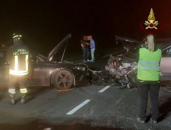 Incidente sulla Sp111 a Gattatico: tre feriti dopo lo schianto tra due auto