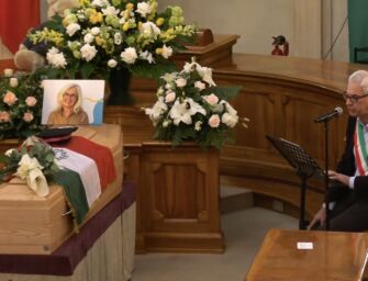 A Reggio centinaia di persone per l’ultimo saluto a Carla Rinaldi in Sala del Tricolore