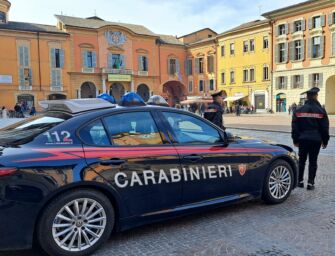 Reggio. Gira in centro con coca e coltello: denunciato ragazzo di 19 anni