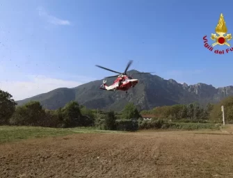 Cade in un laghetto a Rivergaro con il trattore, in corso le ricerche