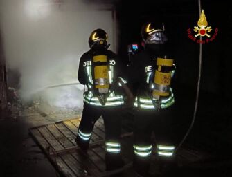 Reggio, incendio in un garage di via Turri usato come dormitorio abusivo