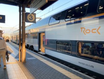 Reggio. Si aggira sulla banchina della stazione con 64 dosi, arrestato