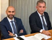 Concerto Ye, Reggio Civica ironizza: “Qui tappeto rosso, diamo anche il Primo Tricolore?”