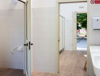 Reggio, riaperti i bagni pubblici al parco del Popolo dopo i lavori di riqualificazione